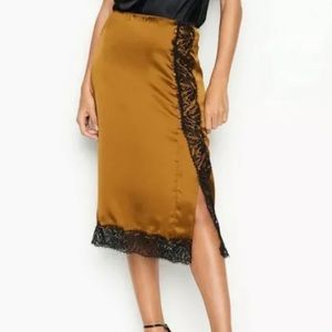 NWT Victoria’s Secret Lace Side Button Slip Bronze Size XS